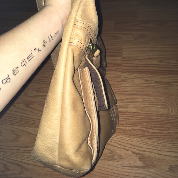 Clearance 🛍 Large caramel fossil crossbody. - Picture 5 of 6